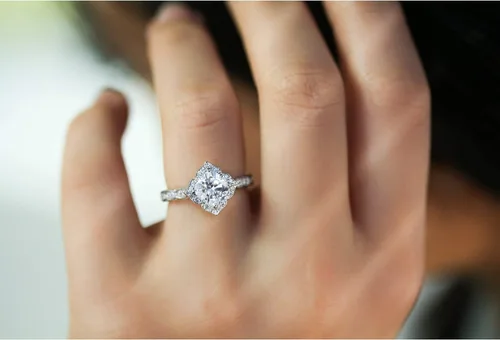 Miniatura 3 de Kobelli Anillo de compromiso con halo floral de moissanita (G-H) de 1 13 CTW - Múltiples opciones de oro