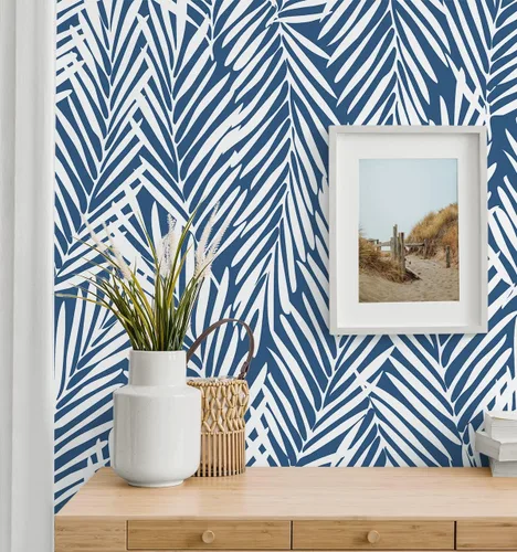 Miniatura 4 de NextWall Stacy Garcia Home Mod Palm Peel and Stick Papel pintado (azul costero)