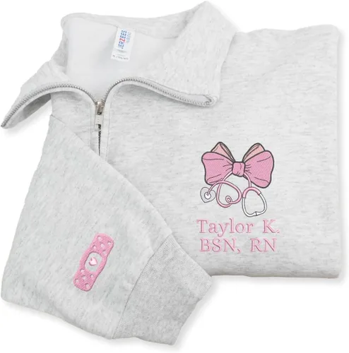 COUPLEHOODIES - Sudadera de enfermería bordada con nombre, personalizada, con cremallera de un cuarto, regalo para asistente de enfermería o