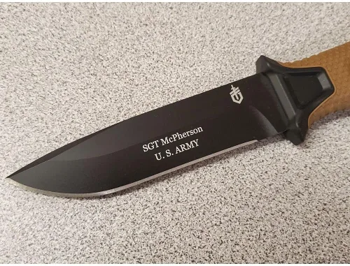 Miniatura 6 de Cuchillo fijo grabado aduana de la hoja fija del borde llano del marrón del coyote de Gerber Strongarm