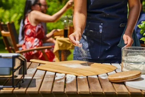 Miniatura 4 de Ooni Cáscara de pizza de bambú de 16 pulgadas, tabla de servir de madera de 16 pulgadas, espátula de pizza, accesorios para horno de pizza