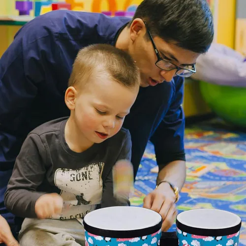 Miniatura 9 de Juego de tambores tom de piso Bongo para niños: Instrumento musical de percusión para niños con 2 baquetas - Tambor de suelo Montessori para bebés