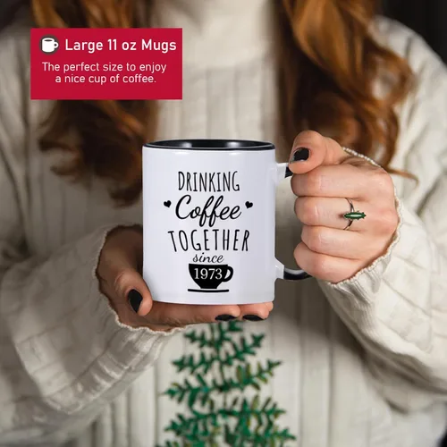 Miniatura 5 de Regalo de boda del 50 aniversario para padres – Beber café juntos desde 1973 taza de café personalizada con nombre de pareja y año de boda, regalos