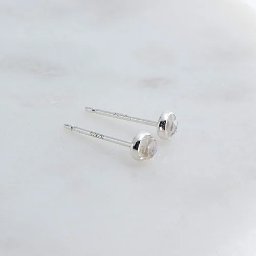 Miniatura 46 de Aretes pequeños de plata de ley para cartílago, tragus, hélix, múltiples piercings hipoalergénicos, piedra natal para mujer, juego de bisel