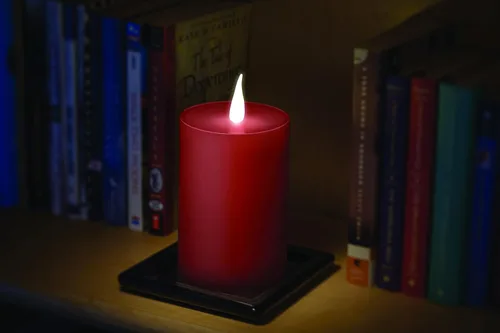 Miniatura 4 de Xodus Innovations WC1684R - Vela de pilar de cera LED sin llama de 4 pulgadas con temporizador automático y llama parpadeante 3D blanca cálida, Rojo
