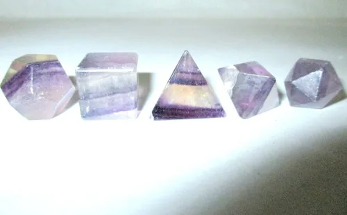 Miniatura 5 de Juegos de geometría sagrada de flurita púrpura azabache, folleto gratuito Jet International Crystal Therapy 5 piedras platónico sólido sólido grado