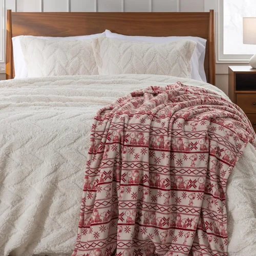 Miniatura 5 de Berkshire Peanuts® VelvetLoft® - Manta de felpa de Snoopy con bonito personaje, acogedora manta Fairisle Crimson Neutral, manta de 55 x 70 pulgadas