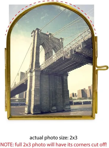 Miniatura 6 de Isaac Jacobs Marco de fotos flotante de estilo vintage de 2x3, metal de latón arqueado y vidrio con cierre de medallón (vertical), hecho para Oro