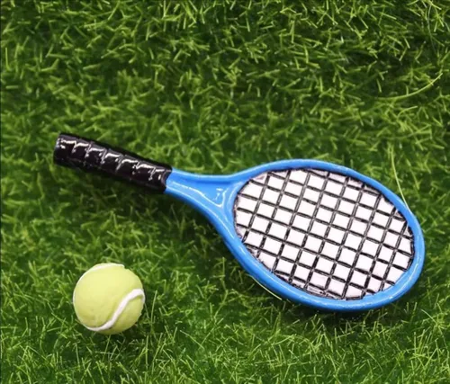 Miniatura 7 de Juego de raquetas de tenis en miniatura azul y verde, accesorios a escala 1/12, juego de mini raqueta, tenis pequeño