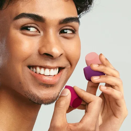 Miniatura 8 de Real Techniques Mini Miracle Complexion Sponge - Paquete de 4 esponjas de mezcla de maquillaje, para base y corrector, tamaño mini para debajo