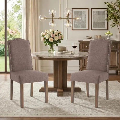 Silla de comedor tapizada moderna y elegante Parsons con respaldo alto con ribete plateado de cabeza de clavo y patas de madera, juego de 2, tela