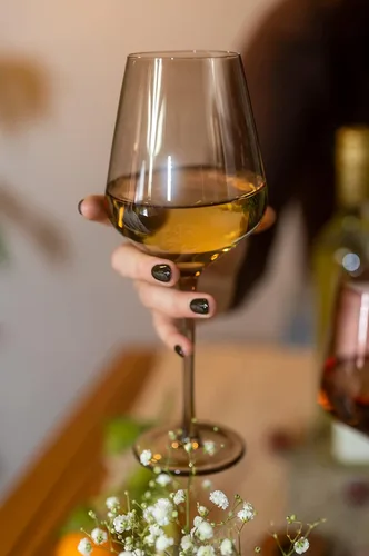 Miniatura 3 de Saludi Copas de vino originales Smokey Sand, 16.5 onzas (juego de 6) con tallo de un solo color, vidrio neutro ámbar ahumado marrón, ideal para todo