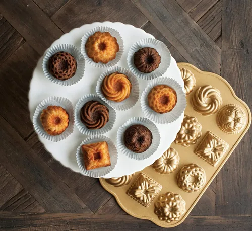 Miniatura 2 de Nordic Ware Charms Cast Bundt Pan, 1.2 Capacidad de la taza, Oro