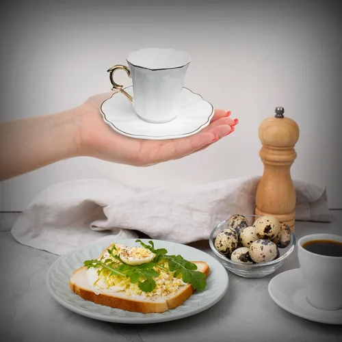 Miniatura 5 de Brew To A Tea Juego de 6 tazas de café turco de porcelana con platillos, color blanco con diseño de ribete dorado y caja de regalo, aptas