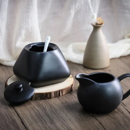 Miniatura 5 de Crema simple de cerámica mate con asa, jarra pequeña de leche para café, 8 onzas, color negro