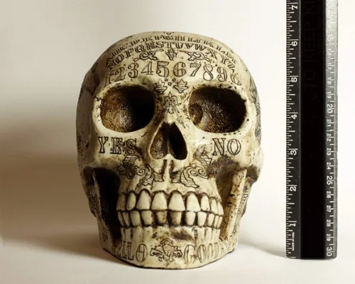 Miniatura 5 de Pins & Bones Ouija Skull, tablero Ouija detallado hecho a mano gótico decoración del hogar calavera