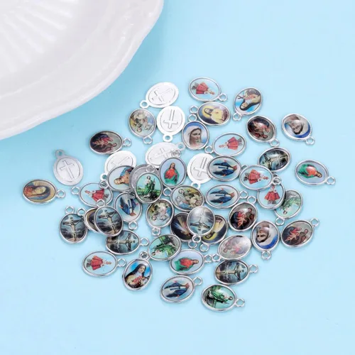 Miniatura 5 de ZHENYIN 100 unidades de medalla de la Virgen María de Jesús con cruz de Jesús, ropa religiosa, medallón de San Benito, dijes sueltos para hacer