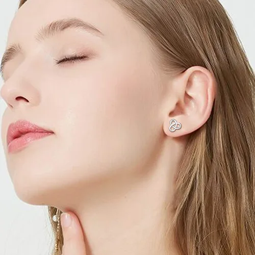 Miniatura 2 de Aretes de plata de ley para mujer Aretes de corazón celta con nudo cruzado triangular, aretes hipoalergénicos para mujeres y niñas, joyería