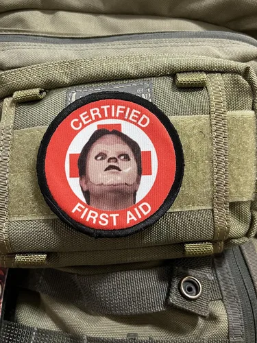 Miniatura 4 de Parche divertido de primeros auxilios certificado por Dwight Schrute fabricado en los Estados Unidos