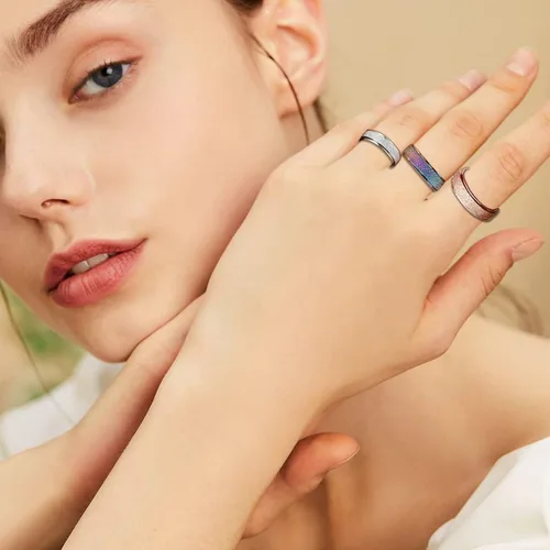 Miniatura 5 de 2 anillos antiestrés para la ansiedad para mujeres, anillo de boda de acero de titanio para niñas, grabado personalizado, explosión de arena