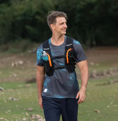 Miniatura 8 de MARCHWAY Mochila de hidratación ligera con correas estilo chaleco y bolsa de agua de TPU de 2.5 L, versátil y elegante paquete de múltiples
