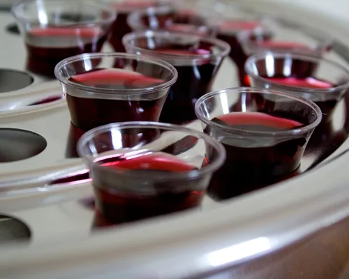 Miniatura 3 de Grace, vasos para comunión, caja de 1000 unidades, desechables de plástico, se ajustan a las charolas estándar de la Sagrada Comunión