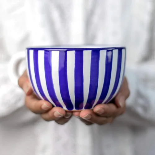 City to Cottage Taza de cerámica hecha a mano, diseño de rayas azul marino, extra grande de 17.5 onzas, capuchino de cerámica, café, té, taza de