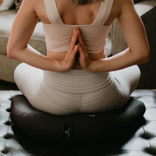 Miniatura 3 de Hugger Mugger Cojín de meditación en forma de V – proporciona apoyo para sentarse con piernas cruzadas, promueve una postura saludable, hecho a mano