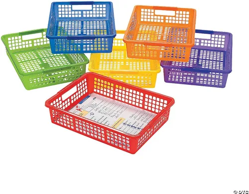 Fun Express Contenedores apilables de almacenamiento de 13 x 9.75 x 3 pulgadas, paquete de 6 cestas de almacenamiento de plástico coloridas con asas