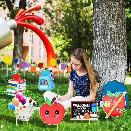 Miniatura 4 de Juego de 10 carteles de regreso a la escuela con estacas, diseños surtidos de manzana, búho y autobús escolar para decoración de jardín y césped al