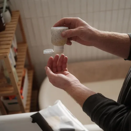 Miniatura 7 de Botellas de viaje aprobadas por TSA de Gravel – Contenedores de aseo compactos, a prueba de fugas, libres de BPA (paquete de 4, 3 onzas)