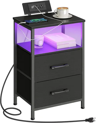 HOOBRO Mesita de noche con estación de carga, mesita de noche con luces LED y 2 cajones de tela, mesa auxiliar con 2 salidas de CA y puerto USB,