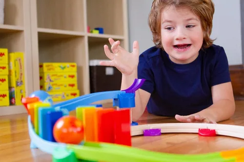 Miniatura 8 de HABA Kullerbu Kringel Domino Playset – Juego de 33 piezas de pista de bolas con dos juegos de dominó que caen – A partir de 2 años
