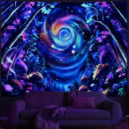 Tushelia Tapiz espacial de galaxia con luz negra, tapiz reactivo a los rayos UV, tapiz de árbol de bosque con plantas florales, tapiz que brilla en