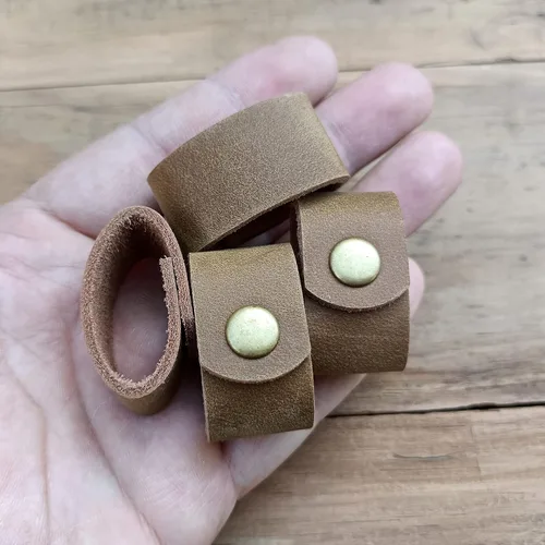 Miniatura 5 de Paquete de 4 llaveros de cuero para cinturón para hombre y mujer, para mantener tu cinturón extra largo