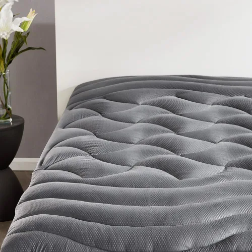 Miniatura 23 de SLEEP ZONE Cubrecolchón refrescante tamaño individual para cama individual, protector de colchón acolchado zonificado de primera calidad, funda Gris