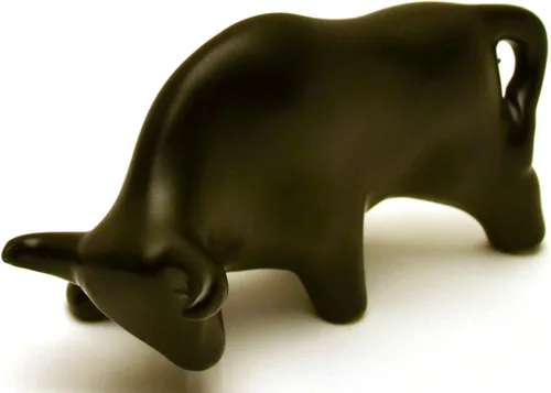 Miniatura 7 de Toro de escultura de cerámica hecho a mano y pintado a mano. Figura decorativa (tamaño pequeño 9.45 x 5.51 x 3.94 pulgadas) (negro mate)