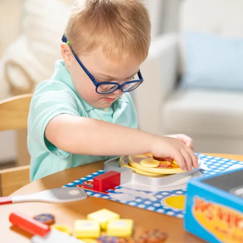 Miniatura 3 de Melissa & Doug Juego de panqueques Flip and Serve (19 pcs) - Comida de madera para el desayuno