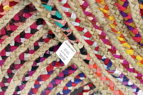 Miniatura 4 de COTTON CRAFT Alfombra de Trapo Chindi Trenzada de Yute y Algodón - Boho Granja Rústica - Tejida a Mano Reversible de Yute Natural y Algodón
