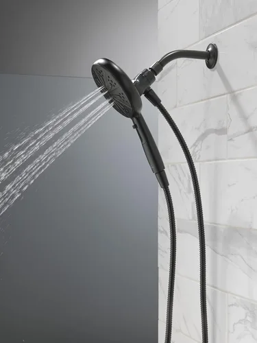 Miniatura 2 de Delta Faucet Cabezal de Ducha Magnético SureDock de 6 Pulverizadores con Rociador de Mano, Cabezal de Ducha Negro con Manguera, Cabezales de Ducha