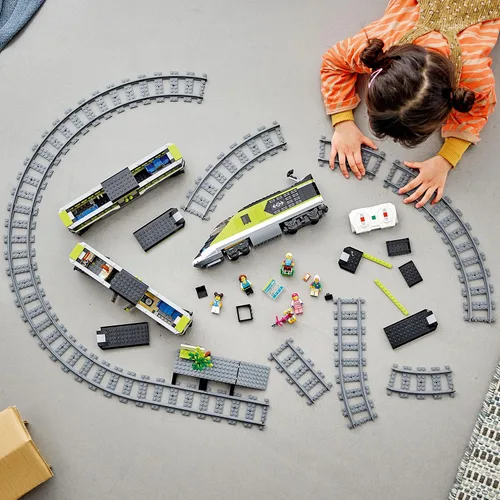 Miniatura 5 de LEGO City Express - Conjunto de Tren de Pasajeros, Juguete de Tren con Control Remoto con Faros Funcionales, 2 Vagones y 24 Piezas de Vía, Idea