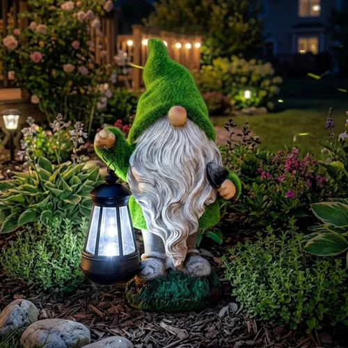 Miniatura 5 de TERESA'S COLLECTIONS Estatua de Navidad al aire libre para el hogar, decoraciones de gnomo de resina con luces solares para exteriores para Verde