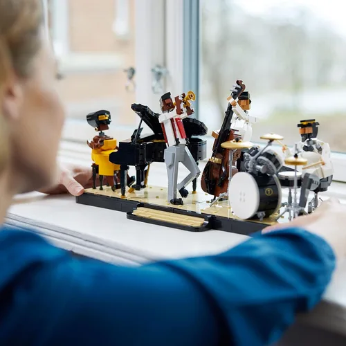 Miniatura 4 de LEGO Ideas Jazz Quartet, Set de Construcción para Adultos con Escenario Construible y 4 Figuras de Músicos de Banda, Incluye Instrumentos de Piano