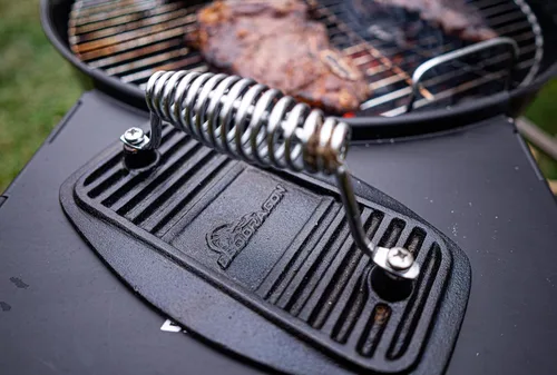 Miniatura 4 de BBQ Dragon Prensa para parrilla de hierro fundido – Prensa de hamburguesas, tocino y panini resistente de 2.9 libras – Pre sazonada para asar