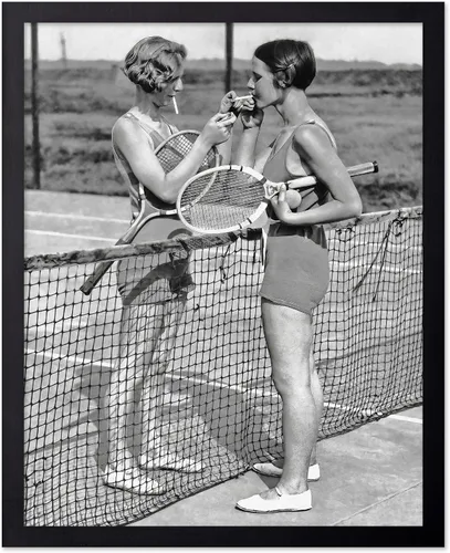 Miniatura 63 de Poster Master Póster Vintage Fotografiado - Impresión Deportiva Retro - Regalo para Artista, Amigo - Niñas Fumando, Cancha de Tenis, Pausa