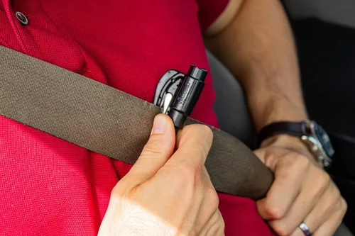 Miniatura 10 de resqme La herramienta original de escape de coche con llavero de emergencia, cortador de cinturón de seguridad 2 en 1 y rompeventanas, fabricado