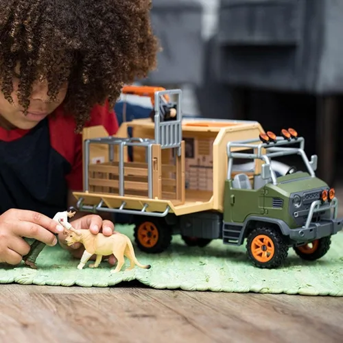 Miniatura 5 de Schleich Wild Life - Juego de camión de juguete de rescate de animales de 45 piezas, con figura de acción Ranger Tom, figuras de león y suricata.
