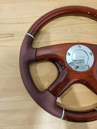 Miniatura 3 de Raptor Volante de madera de caoba y cuero granate de 15 pulgadas