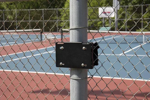 Miniatura 8 de Aro de baloncesto juvenil Silverback Junior de 33" con tecnología de montaje Lock 'n Rock. Se monta en postes redondos y verticales, color negro