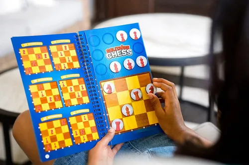 Miniatura 3 de ThinkFun Rompecabezas magnético de viaje de ajedrez solitario, juego de lógica atractivo y juguete STEM para niños y adultos, mejora la resolución